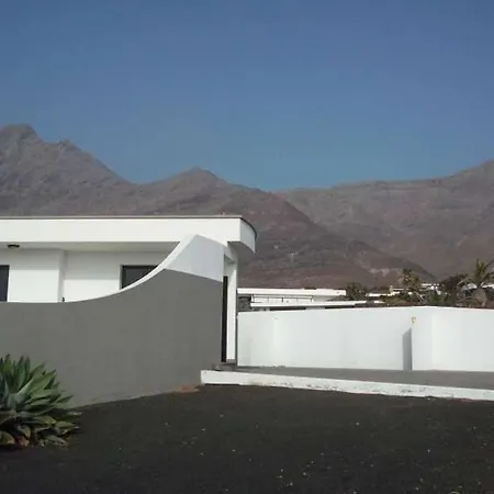 Dom wakacyjny Sleeps 5 Wifi Famara