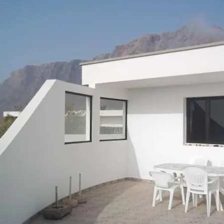 Sleeps 5 Wifi Famara