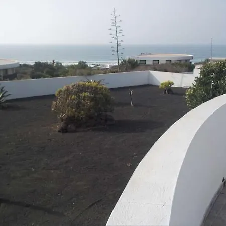 Sleeps 5 Wifi Holiday home Famara
